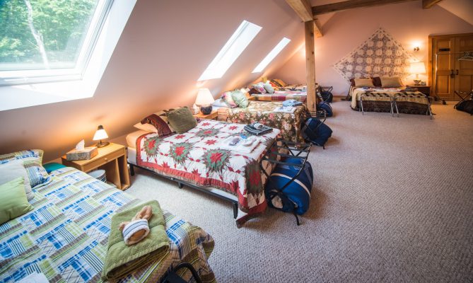 Carousel - 8 twins, 1 full